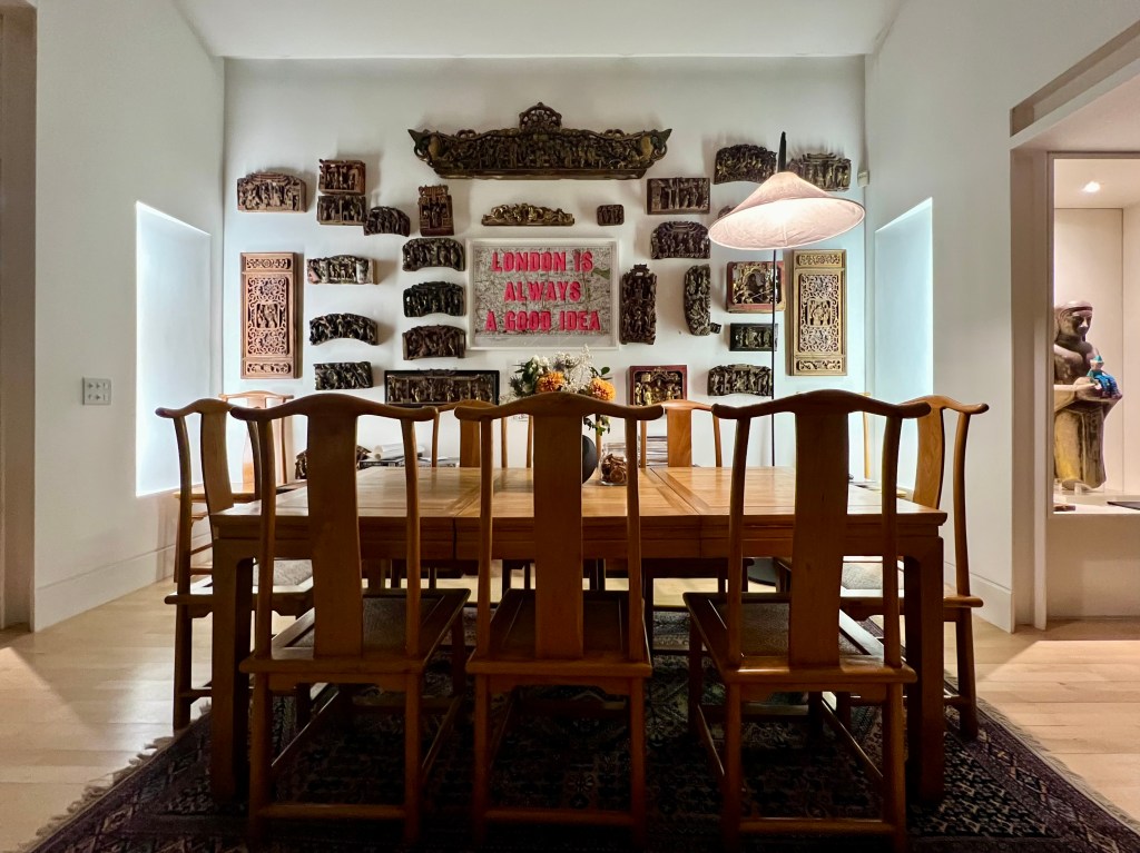 casă cu pereți de sticlă dining