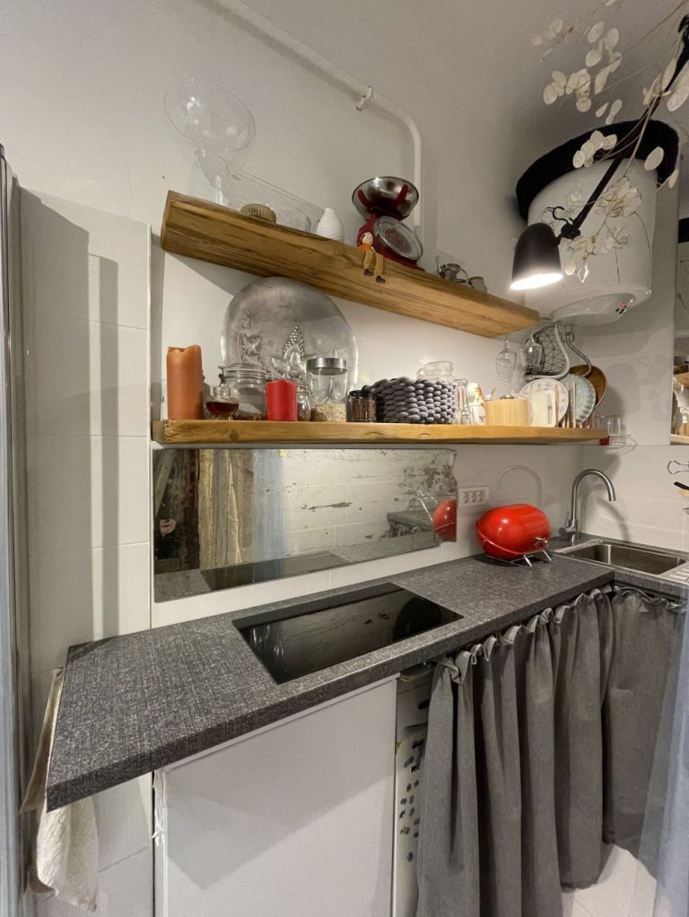 bucatarie tiny place polite