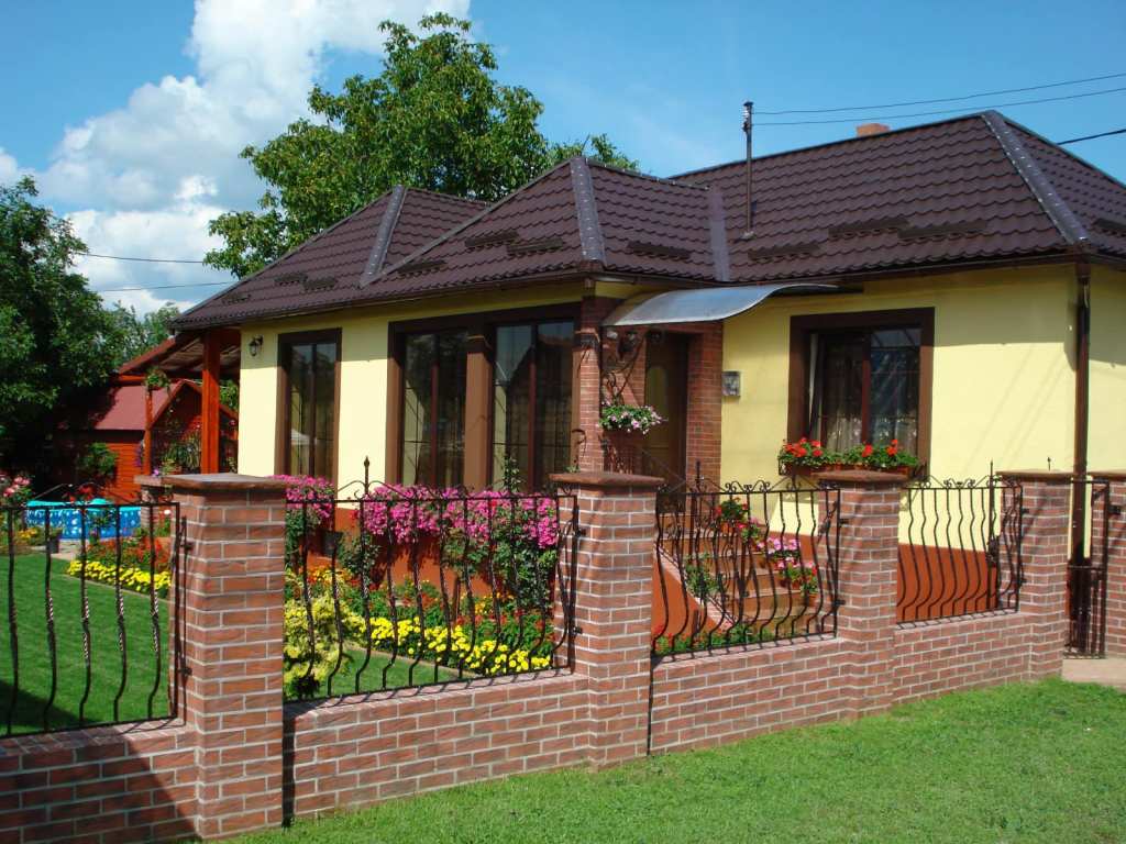 Alin a renovat și casa părintească, în 2008