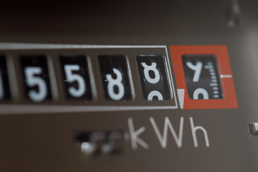 cum schimbi titularul de contract la energie electrica shutterstock