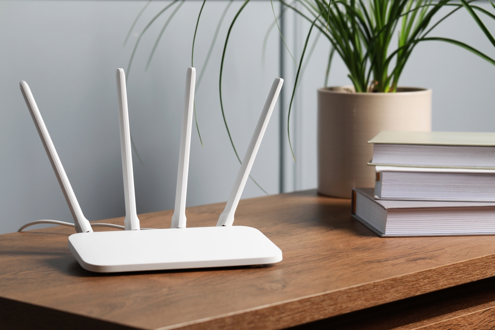 cat consuma un router wifi shutterstock