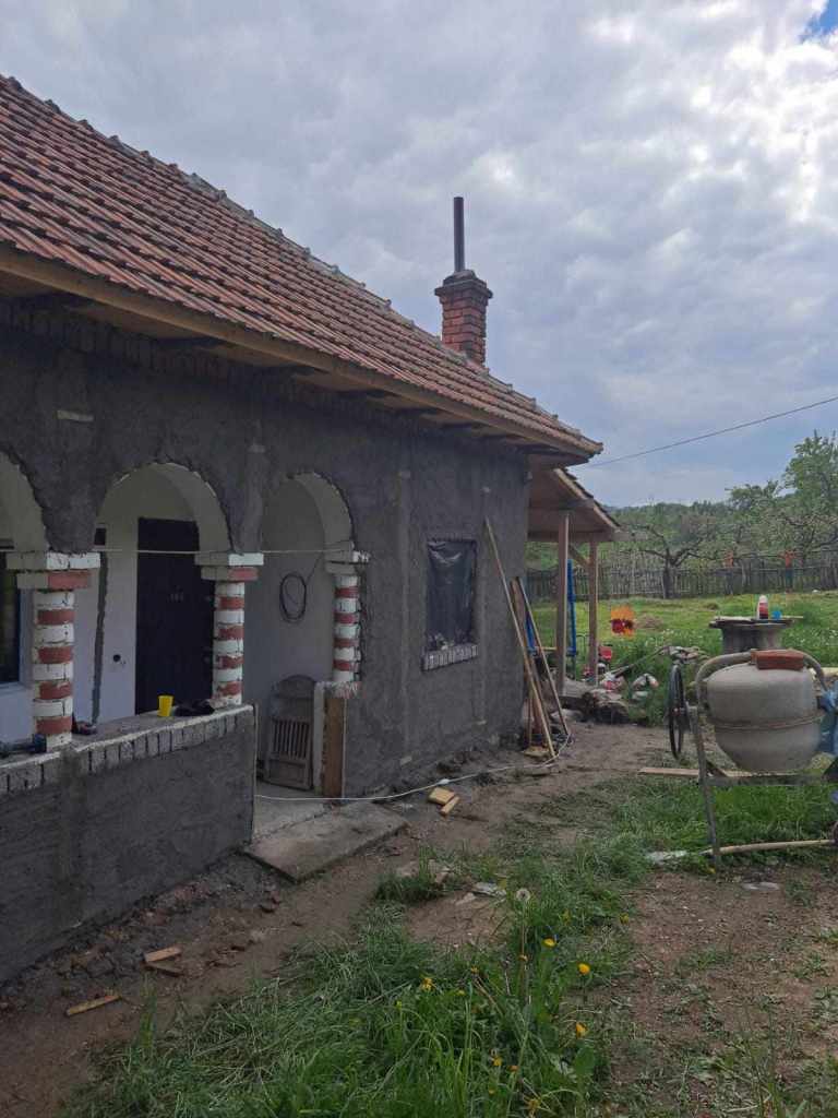Cum arăta căsuța când au cumpărat-o și procesul de renovare