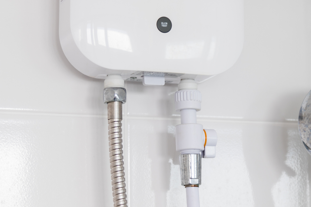 instant de apa calda pe gaz sau electric shutterstock
