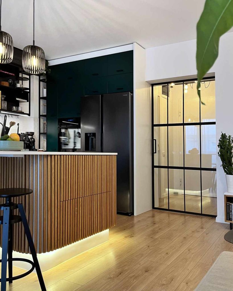 amenajare bucatarie onestripe usa catre hol