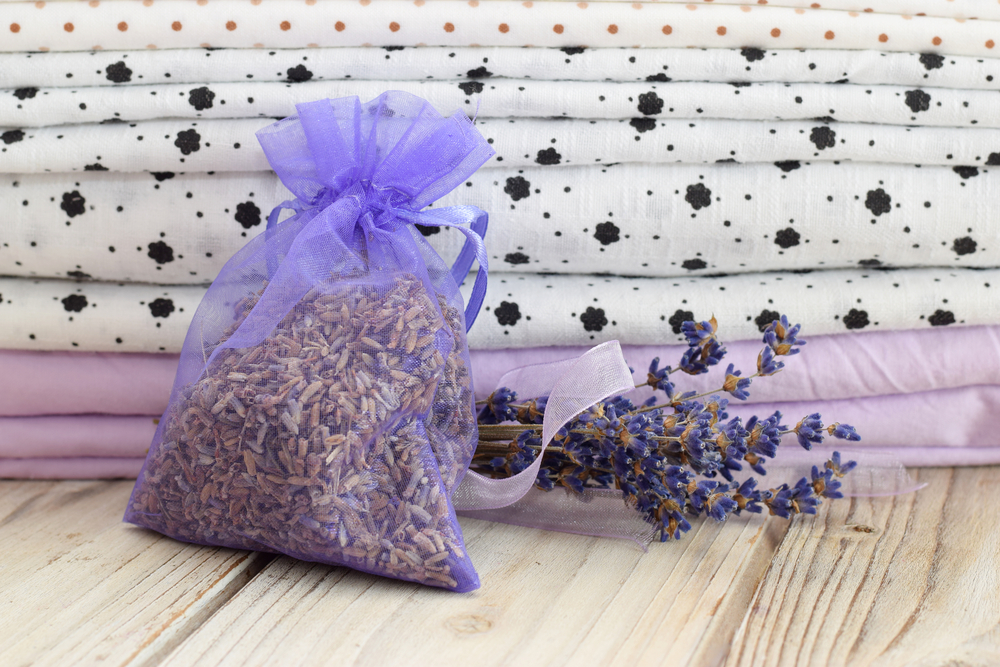 saculet lavanda pentru combatere molii haine
