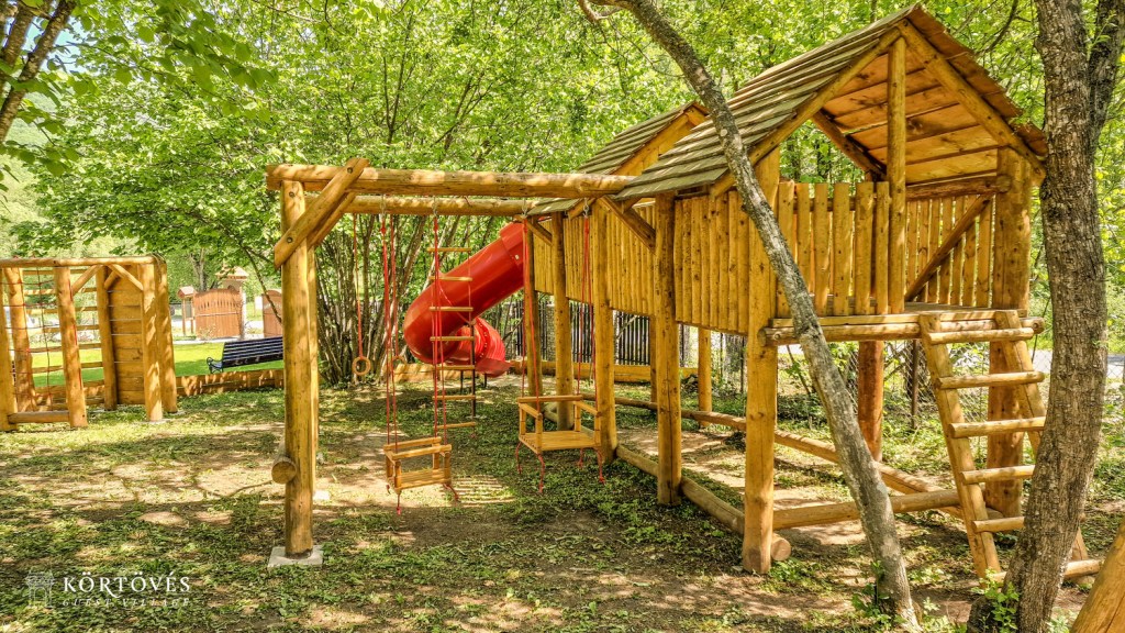 Satul Körtövés te invită să experimentezi viața off-grid