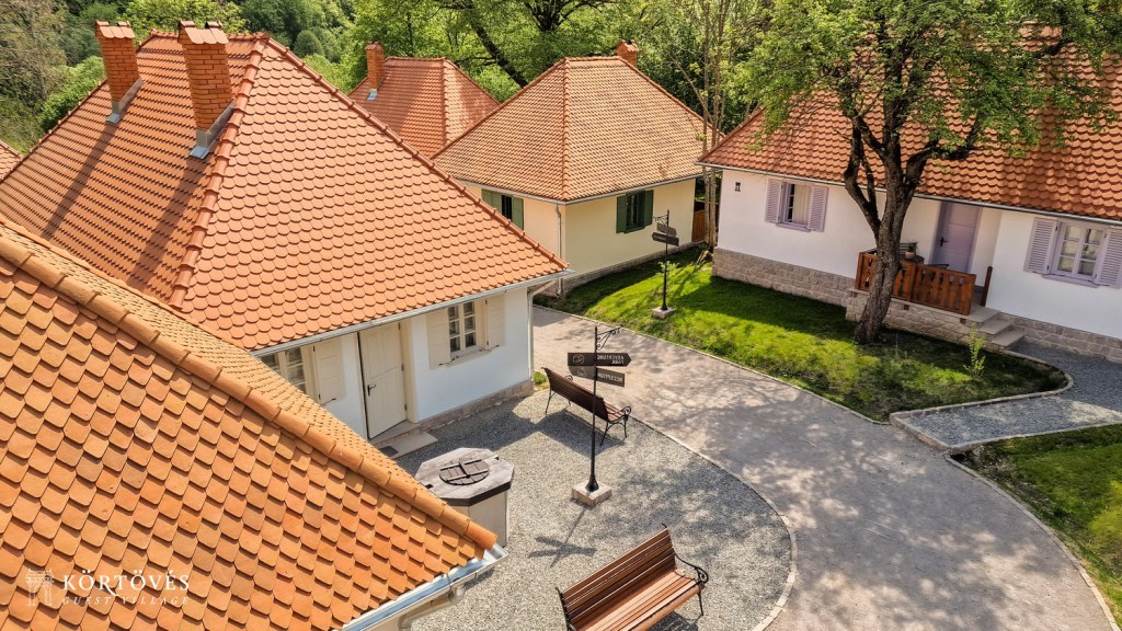 Satul Körtövés te invită să experimentezi viața off-grid