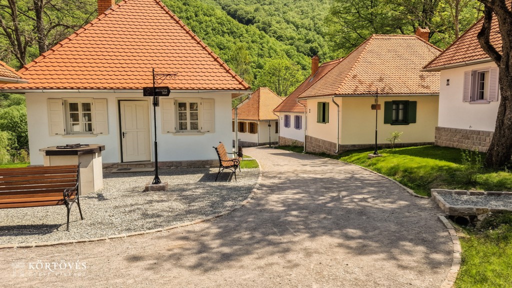 Satul Körtövés te invită să experimentezi viața off-grid