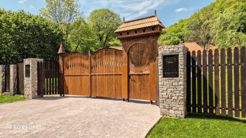 Satul Körtövés te invită să experimentezi viața off-grid