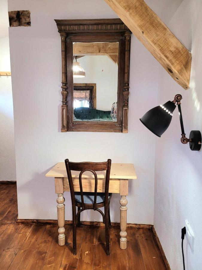 Cuplul a construit o pensiune unde te poți bucura în voie de aer curat și natură