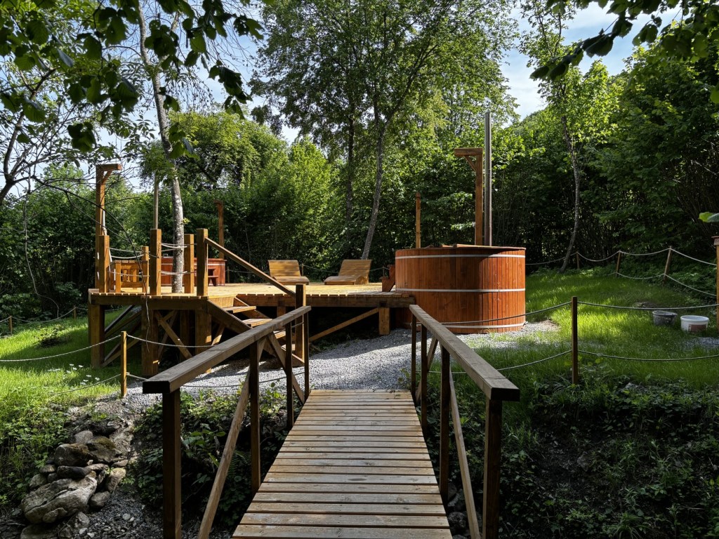 Satul Körtövés te invită să experimentezi viața off-grid