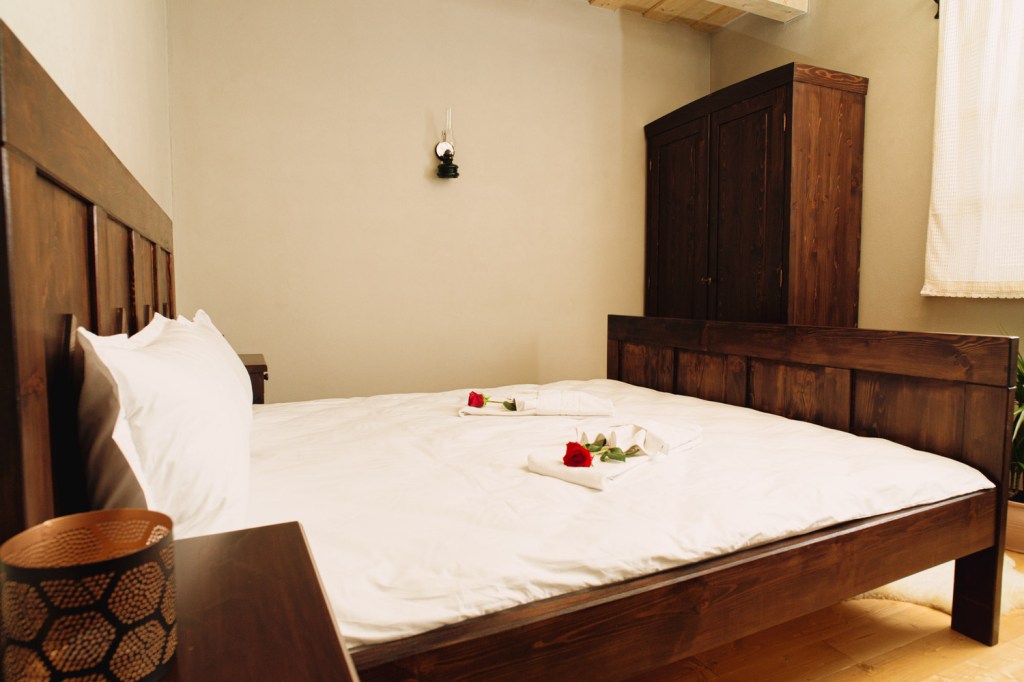 Un sat de vacanță, cu locuințe secuiești vechi, poziționat în mijlocul naturii