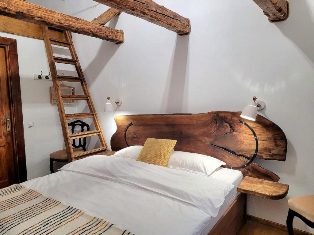 În plină pandemie, au renovat o gospodărie de la 1920 și au transformat-o într-o pensiune de vis din Porumbacu de Sus