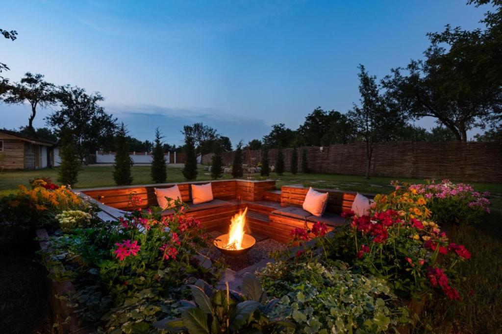 În plină pandemie, au renovat o gospodărie de la 1920 și au transformat-o într-o pensiune de vis din Porumbacu de Sus