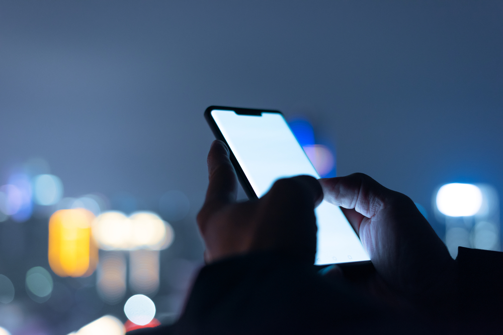 lumina albastra emisa de ecrane afecteaza somnul