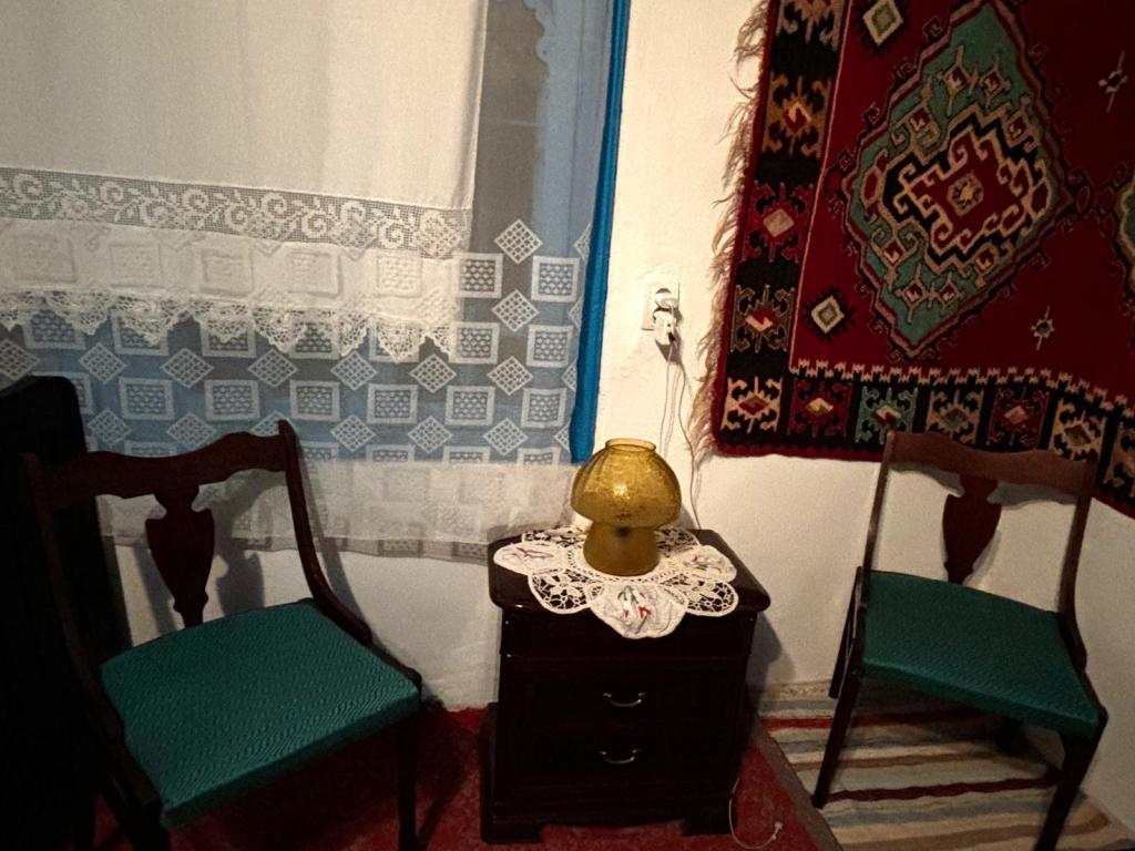 Au decorat casa în stil tradițional și vor să-i deschidă porțile pentru toți iubitorii de tradiții