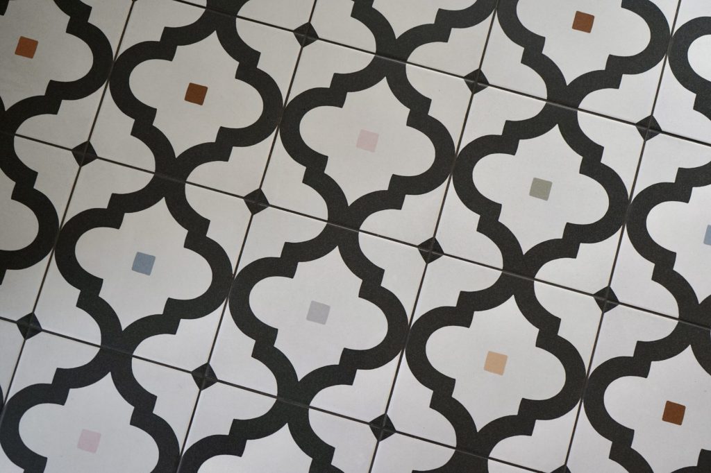 duplex Cluj podea motiv geometric