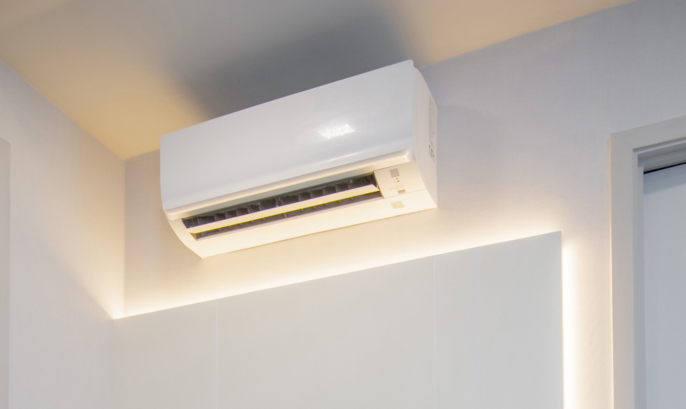 aparat aer conditionat pe perete in casa