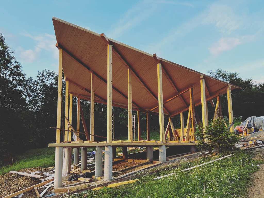 Cabana din lemn a fost finalizată în iunie 2024