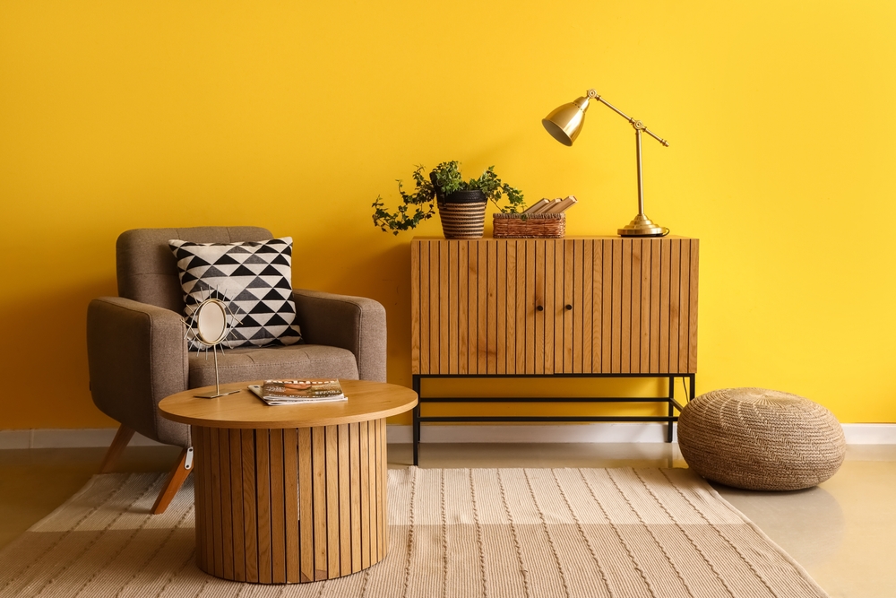 amenajare cu perete galben potrivit feng shui