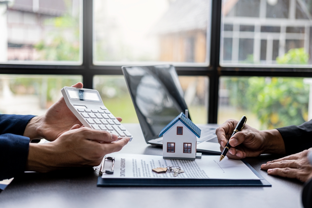 costuri trecere apartament pe numele tau