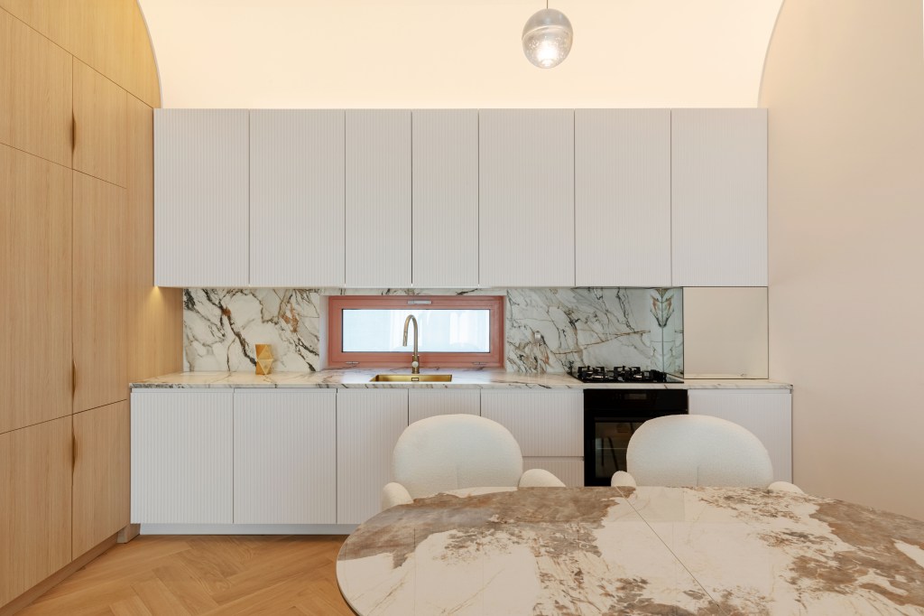 bucătărie apartament stil japandi