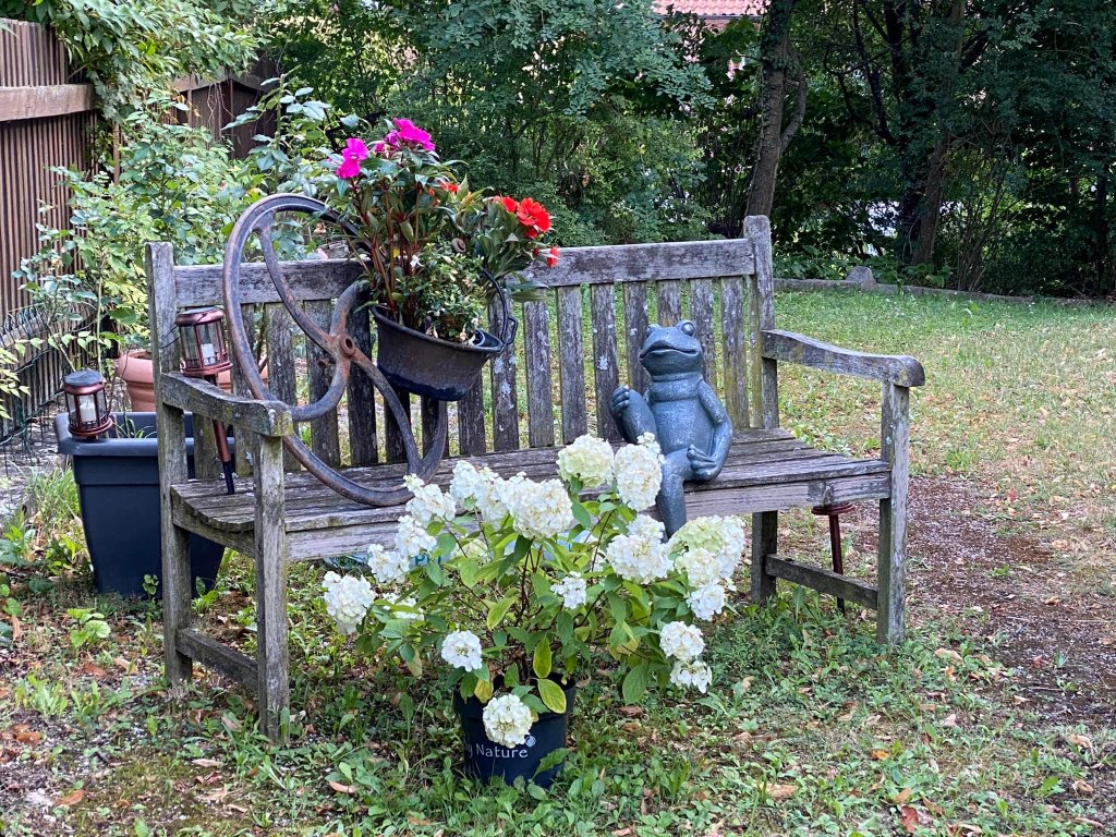 Anna a recondiționat mobilierul din casă și din grădină