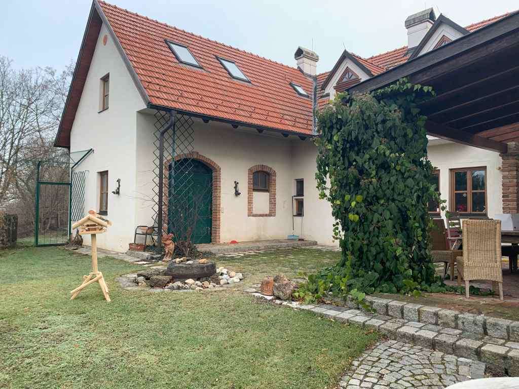 Anna a recondiționat mobilierul din casă și din grădină