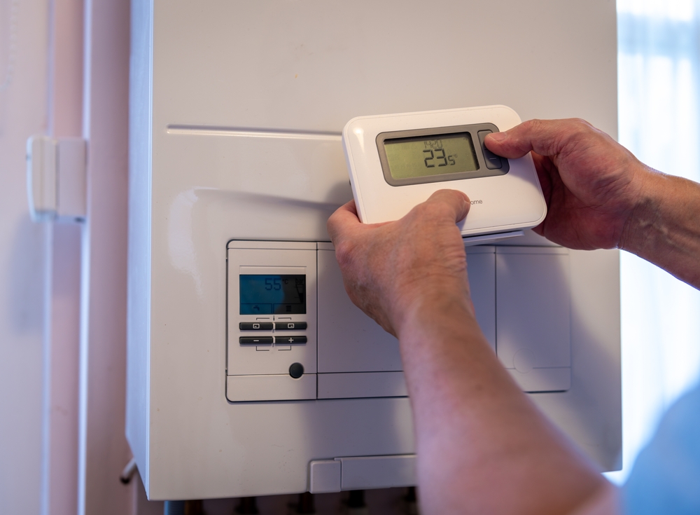 barbat face reglare termostat temperatura centrala termica