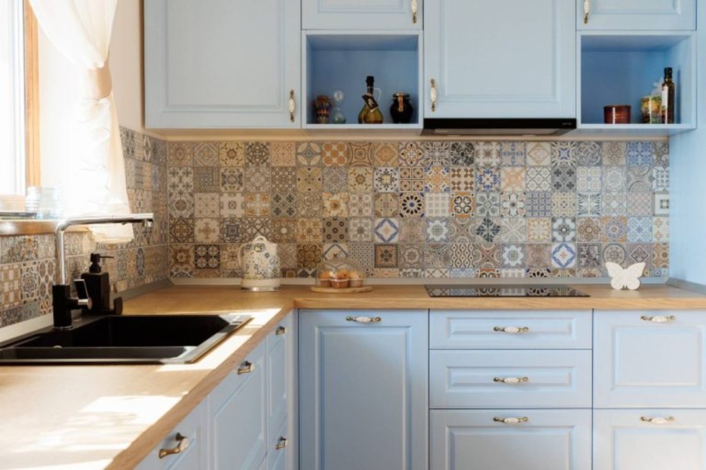 10 stilul neoclasic - bucatarie - Casa-amenajata-in-stil-clasic-Iasi-Simona-Tudorachi-Evia-7-768x512
