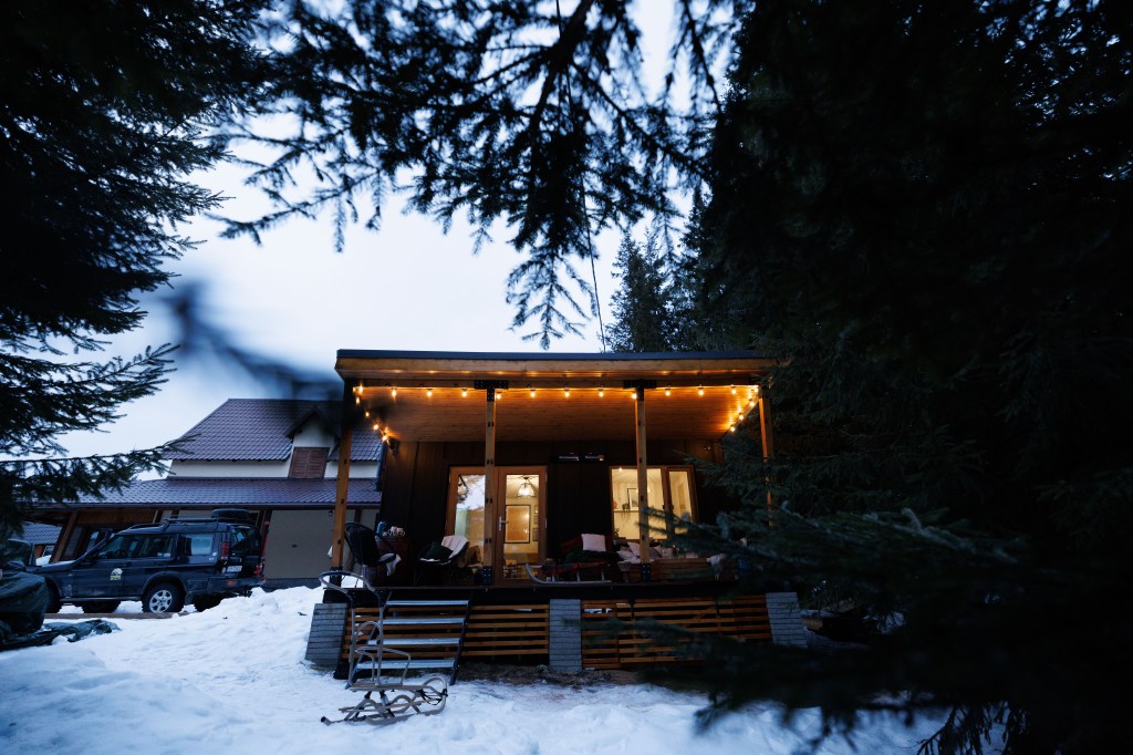 tiny house munții Șureanu exterior