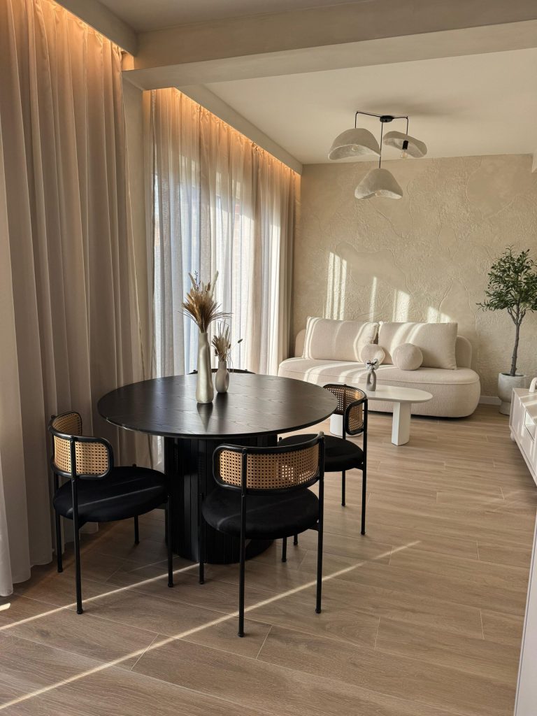 Casa amenajată creativ în stilul Wabi Sabi