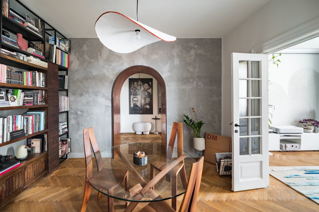 apartament București bibliotecă