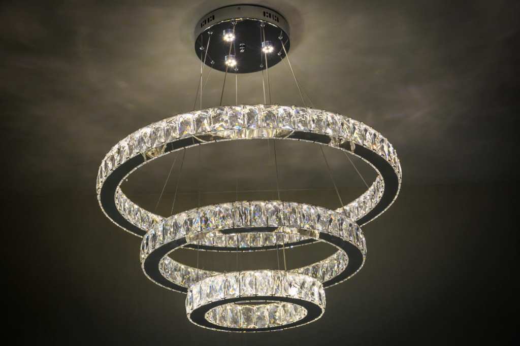 Lustre LED cu design modern_ cum să aduci un plus de stil în locuința ta