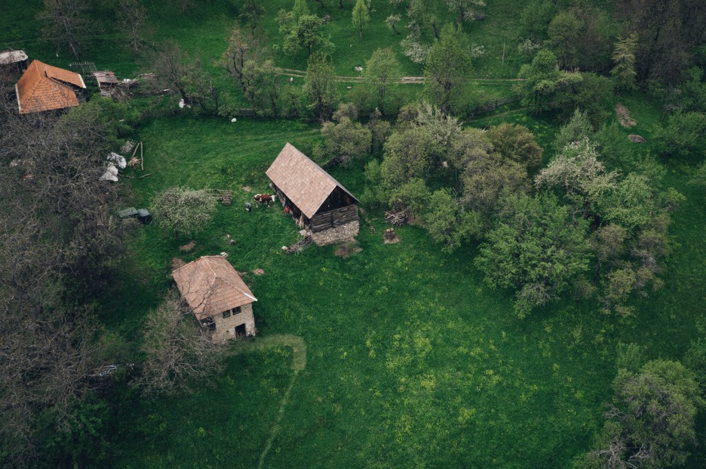 Zona superbă unde Adrian are casele