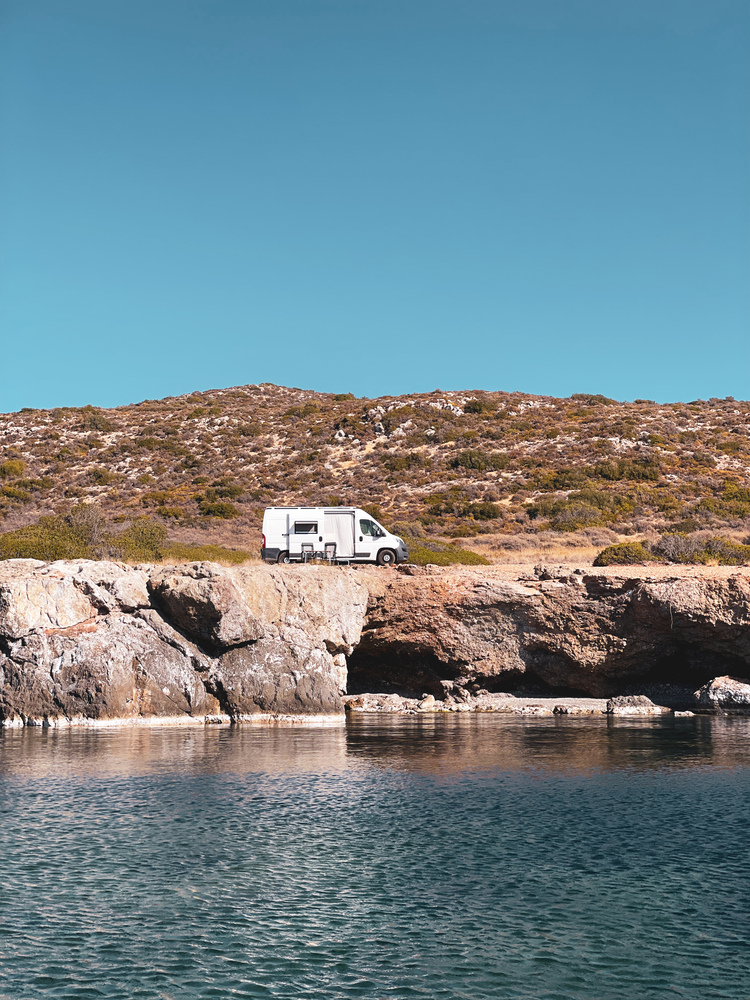 După trei luni în Grecia, tinerii sunt plecați într-un tur al României. AER le asigură tot confortul.