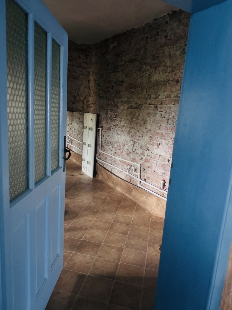 Baia înainte să fie finalizată