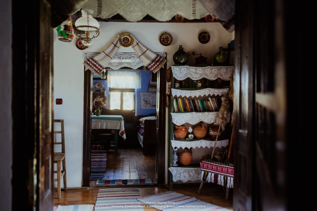 Casa albastră din Marin a fost decorată cu piesele bunicii