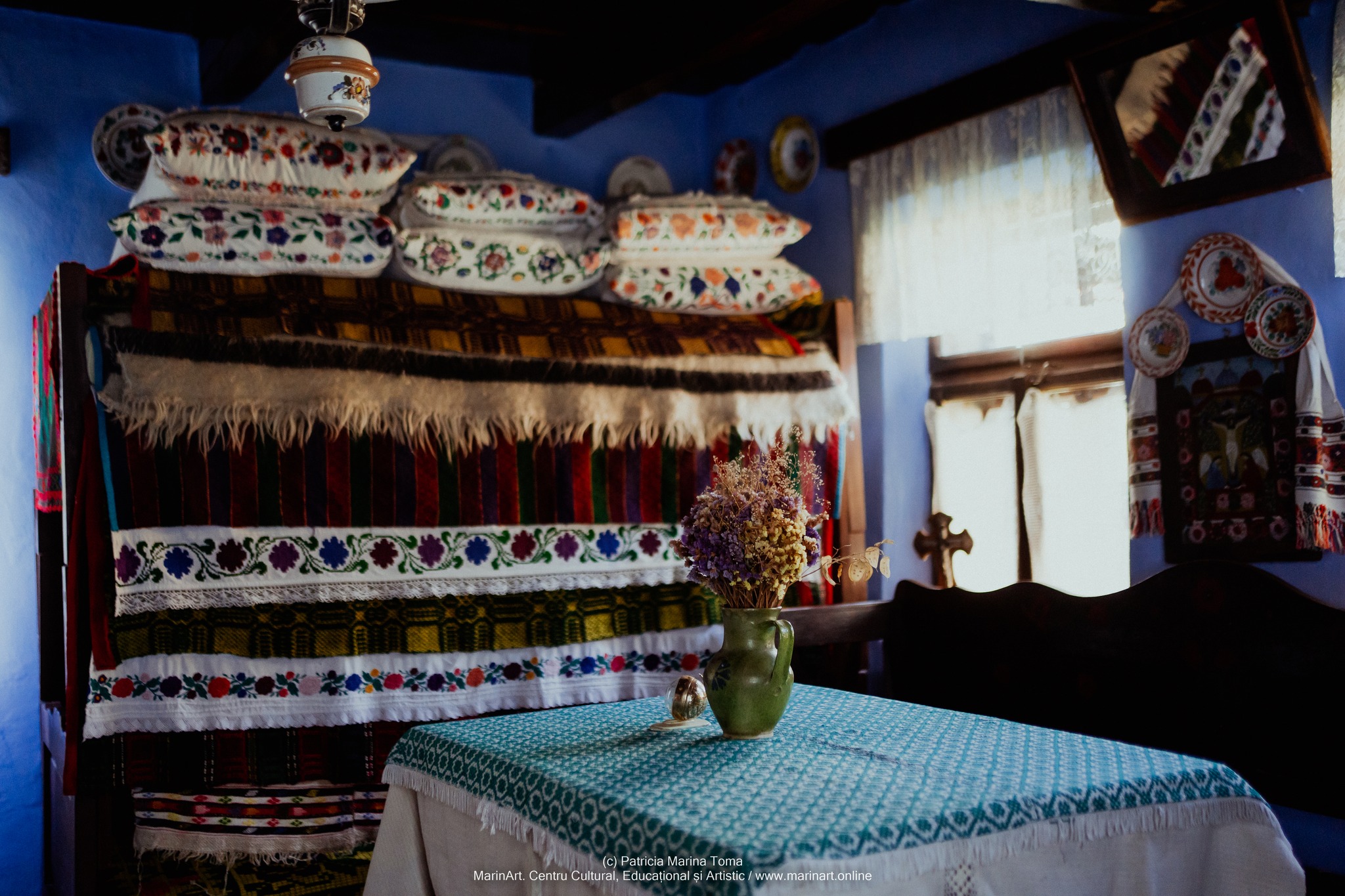 Casa albastră din Marin a fost decorată cu piesele bunicii
