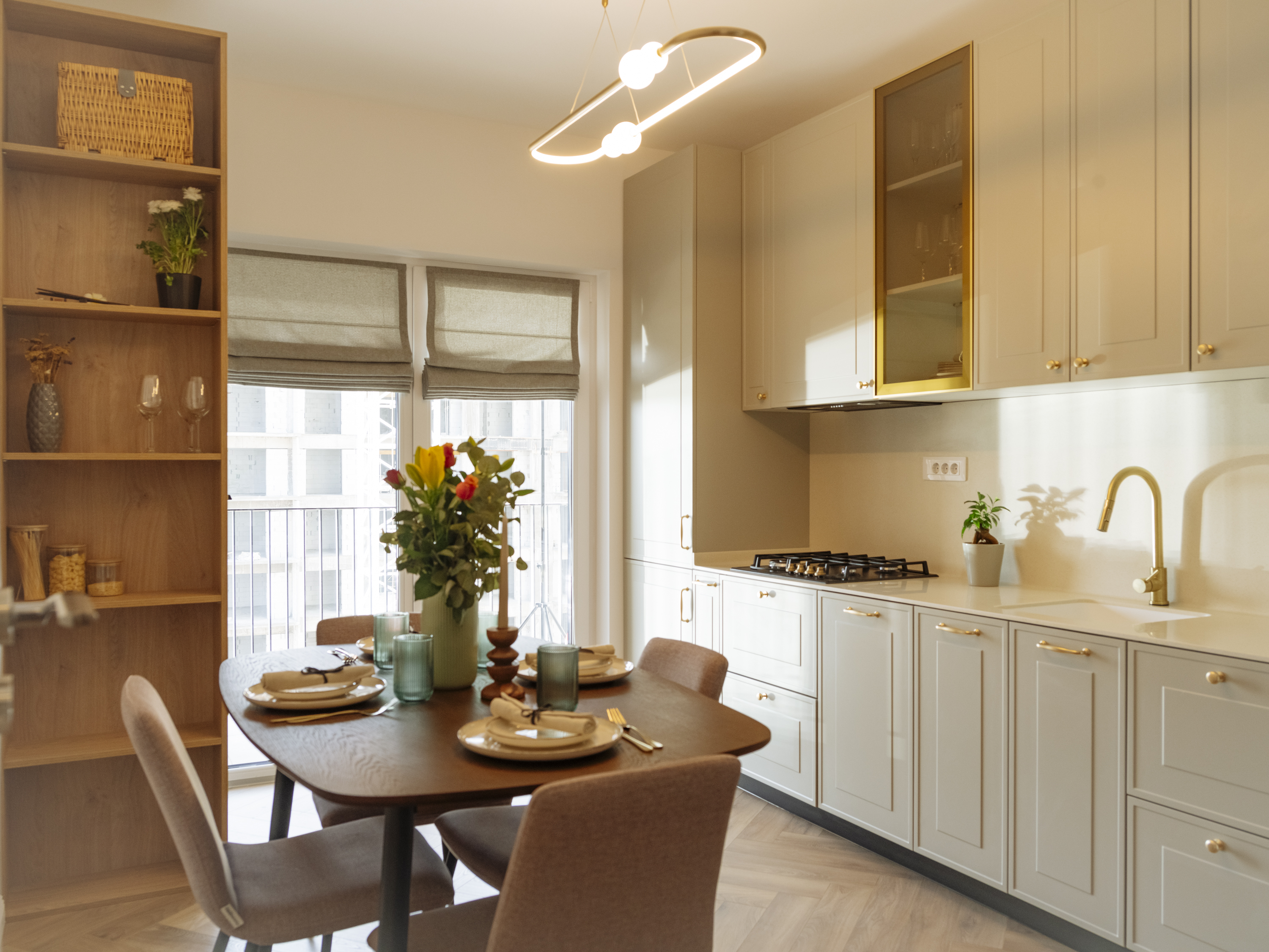 Apartamentul are 75 de metri pătrați și îmbină influențe moderne cu cele clasice