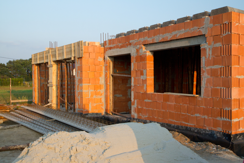 casa construită cu cărămidă porotherm