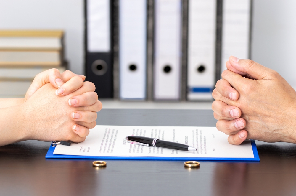 cuplu divorțat acte inele pe masa decizie rate credit ipotecar casa