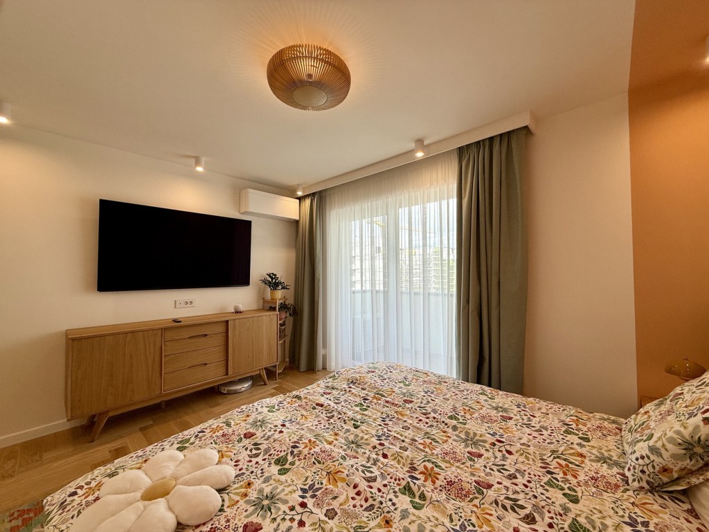 După doi ani, apartamentul lor a fost complet transformat