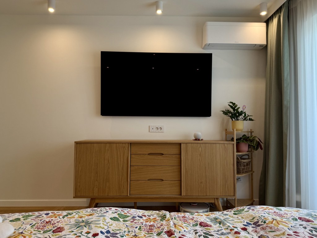 După doi ani, apartamentul lor a fost complet transformat
