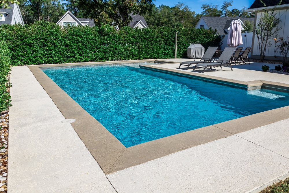 piscina construită în curte