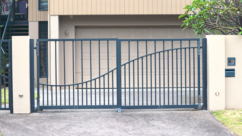 poarta batanta curte 