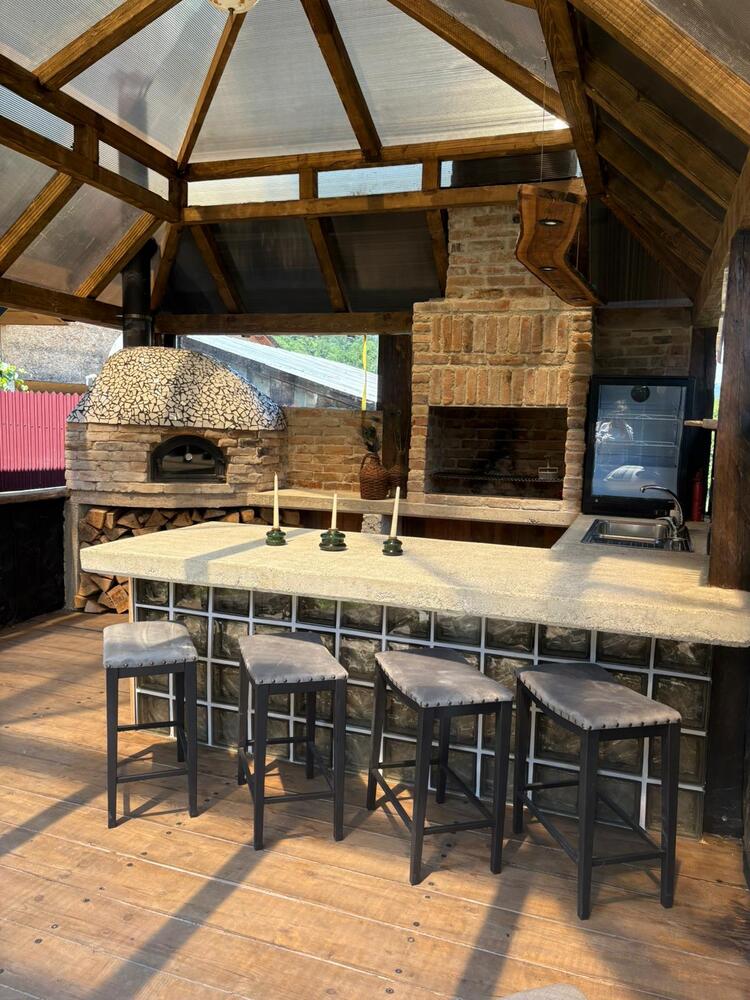 Martyna și Eduard au lucrat singuri la casă, aproximativ 80% din timp