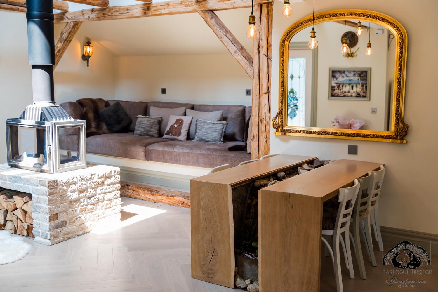 Proprietarii au transformat căsuța veche într-o pensiune cochetă