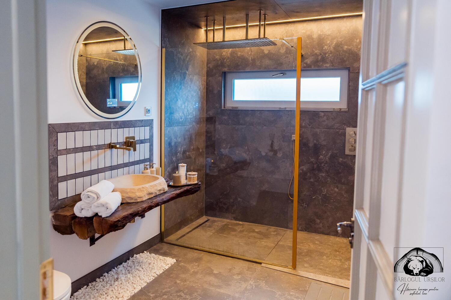 Martyna și Eduard au lucrat singuri la casă, aproximativ 80% din timp