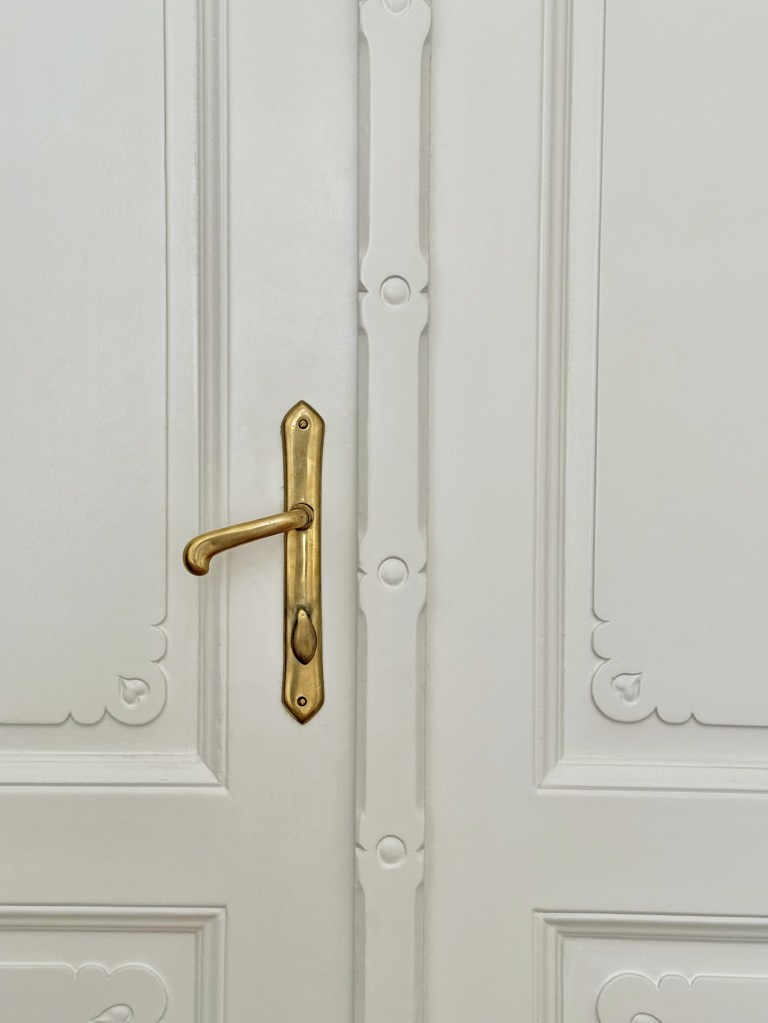 Apartamentul era într-o stare de degradare avansată la momentul achiziției